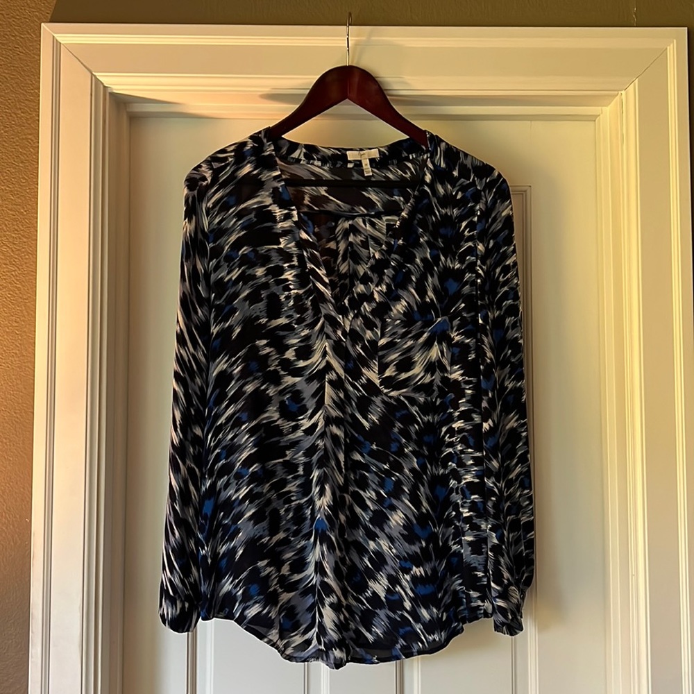 Joie silk blouse in rich blues and blacks. Tunic style with button cuff detail.